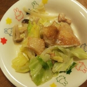 鶏もも肉とキャベツのクリーム煮